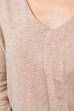 Джемпер тонкой вязки с декоративным орнаментом