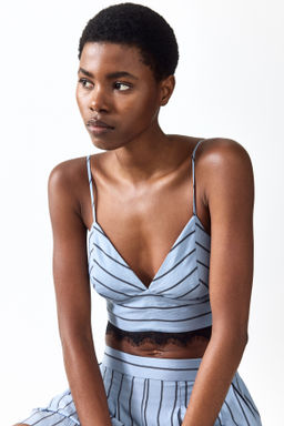 Top cropped con ribete de encaje - H&m фото 2