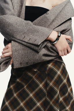 RIGID STONE BRACELET