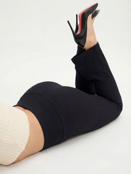 Легинсы расклешенные в рубчик женские черного цвета 009_1Ch - Mtforce фото 13