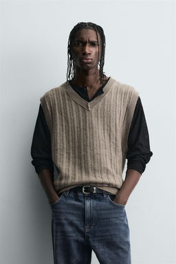 REVERSIBLE INSIDE-OUT KNIT VEST - Zara фото 2