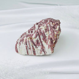 Турмалин необработанный на подставке