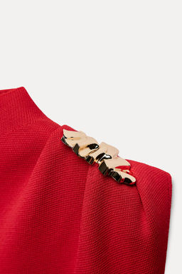 PLAIN KNIT TOP WITH GOLD APPLIQUE - Zara фото 5