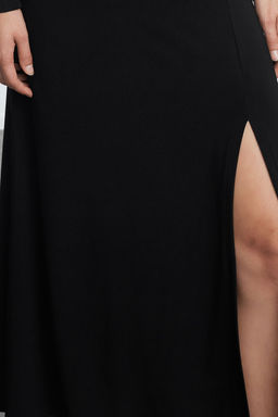 Trendyolmilla Siyah Duz V Yaka Etegi Volanl? Skater/Belden Ac?lan Esnek Maxi Orme Elbise TWOAW25EL00111 фото 4