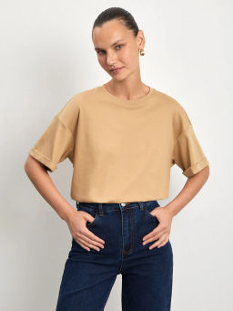 EMKA / Трикотажная футболка со спущенным плечом