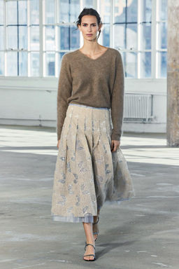 V-NECK WOOL AND CASHMERE SWEATER