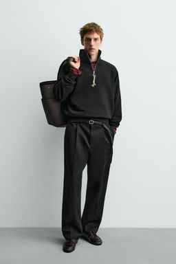 SUDADERA CUELLO CREMALLERA CINTA AARON LEVINE X ZARA / Negro