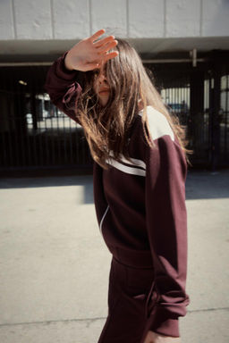 EMBROIDERED SWEATSHIRT - Zara фото 2