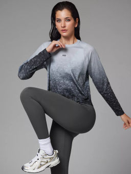 Спортивный рашгард свободного кроя