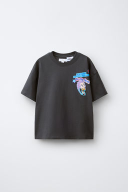 CAMISETA EFECTO LAVADO KPOP DEMON HUNTERS NETFLIX / Gris antracita