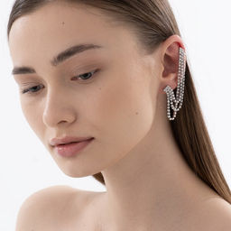 Серьга Кафф висячие нити, цвет белый в серебре