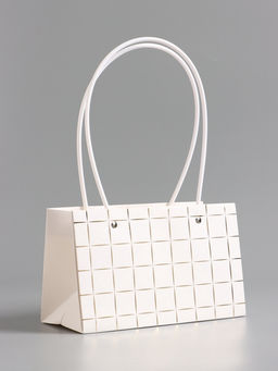 Цена за 10 шт. Сумка переноска для цветов, влагостойкая, белая, с тиснением, 22×10.5×13.5±5% см