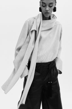 Blusa en mezcla de lino con cuello fular - H&m фото 4