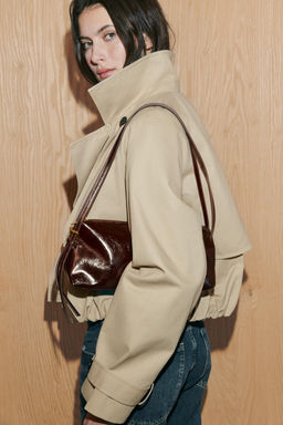 BOLSO DE HOMBRO DETALLE HEBILLAS / Marr?n