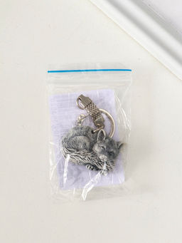 Брелок "Лисенок лежит (барельеф)" 2,4 см