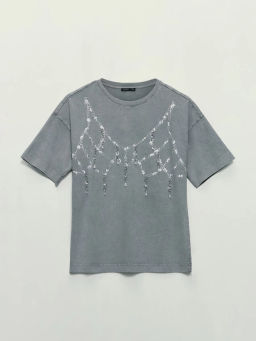 Футболка с принтом и декоративными кристаллами / Zarina