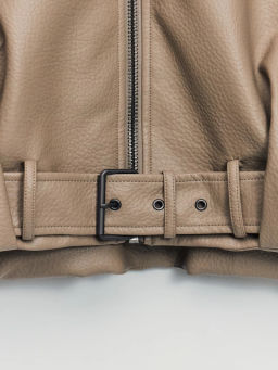 Куртка-бомбер из искусственной кожи с ремнем / Zarina  фото 13