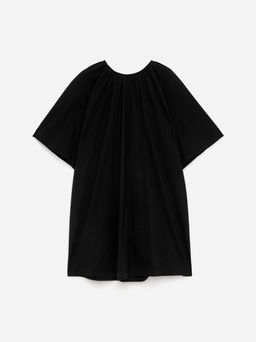 Vestido con espalda descubierta