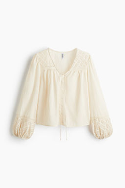 Blusa con detalles de encaje