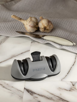 Точилка для ножей с вакуумным креплением 13x7,2x4,5 чёрный Керамика + вольфрамовая сталь