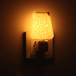 Светильник «Цветы» 1×7 Вт Е11 белый 7×7×12 см