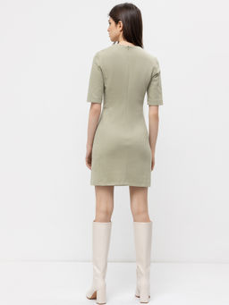 Платье-футляр в оливковом цвете оливка 152548-1 - Mark formelle фото 3