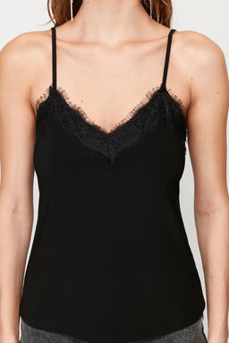 Trendyolmilla Siyah Dantel Detayl? V Yaka Ask?l? Esnek Orme Bluz TWOSS24BZ00402  фото 4