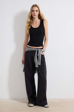 Siyah Fitted/Vucuda Oturan Ince Ask?l? Kolsuz Fitilli Esnek Orme Atlet TWOSS26AL00007