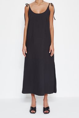 Siyah Duz Kesim Y?rtmacl? Ask?l? Midi Dokuma Elbise TWOSS23EL00413