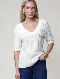 D39.349 Джемпер женский натуральный белый