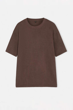 Kahverengi Dusuk Omuz Regular Fit Dokulu T-Shirt TMNSS26TS00005