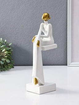 Сувенир полистоун "Стильная девушка на стуле" белый с золотом 7,5х10,5х29,5 см