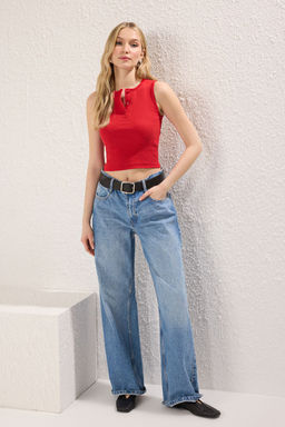 K?rm?z? Dugmeli Havuz Yaka S?f?r Kol Fitilli Esnek Vucuda Oturan Crop Orme Atlet TWOSS25AL00028