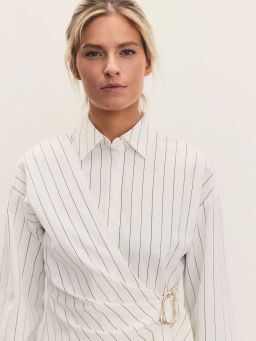 Льняная рубашка в полоску с декоративной пряжкой / Zarina  фото 8