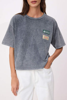 Antrasit Oversize/Genis Kal?p Eskitme/Soluk Efektli Tok %100 Pamuk Orme T-Shirt TWOSS26TS00088 - Trendyolmilla фото 3