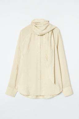 BLUSA DE SEDA CON DETALLE DE PA?UELO