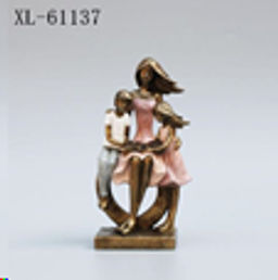 Статуэтка Семья 11.5*8.5*21 / XL-61137 /уп 12/