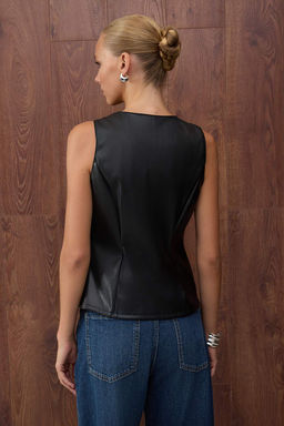Ozel Koleksiyon Siyah Fitted/Vucuda Oturan Dugmeli Suni Deri Yelek TWOAW26YE00031