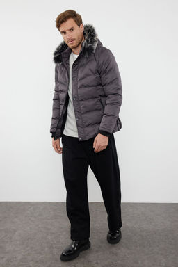 TRENDYOL MAN Gri Erkek Regular Fit Ici Polar Astarl? Ruzgara ve Suya Dayan?kl? K?sl?k Sisme Mont TMNAW23MO00009