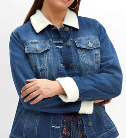 Джинсовый жакет с иск. мехом, черный - Sheego фото 7