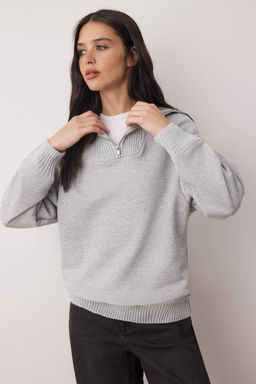 Gri Triko Garnili Duz Relaxed/Rahat Kal?p Orme Sweatshirt TWOAW26SW00234 - Trendyolmilla фото 2