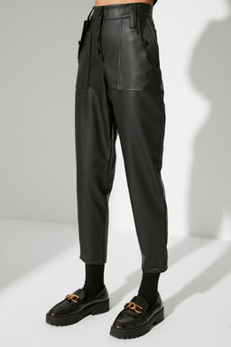 Limited Edition Siyah Havuc Dokuma Onden Dugmeli Suni Deri Pantolon TWOAW22PL0083