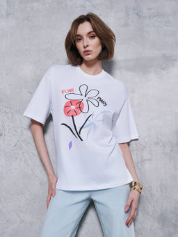 CONTE LD 2712 Удлиненная футболка из хлопка с разрезами по низу и рисунком white-fun flowers