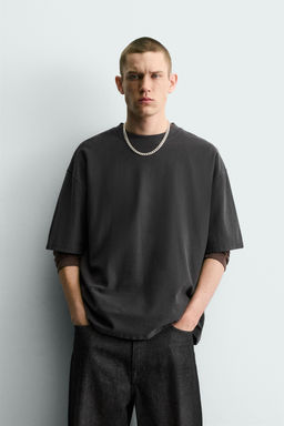 CAMISETA BOXY FIT B?SICA / Antracita oscuro