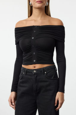 Siyah Buzgu/Drape Detayl? Dugme Detayl? Carmen Yaka Crop Orme Bluz TWOAW25BZ00240 - Trendyolmilla фото 4