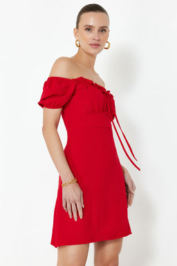 TRENDYOLMILLA Beyaz Duz Bodycone Krep Mini Dokuma Elbise TWOSS24EL00874 фото 16