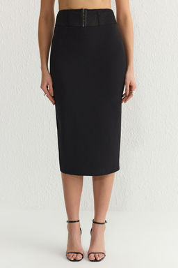 TRENDYOLMILLA Siyah Transparan Korse Detayl? Dokuma Etek TPRSS25ET00002