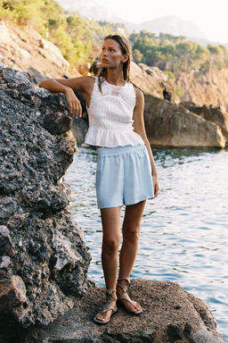 OPEN-BACK CROCHET MIX TOP