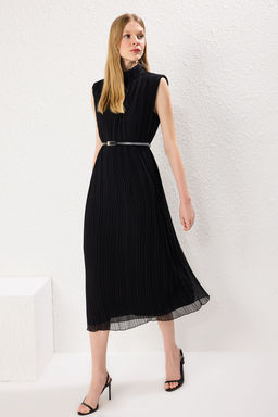 TRENDYOLMILLA Bordo Kemerli Duz Kesim Piliseli Midi Astarl? Sifon Dokuma Elbise TWOSS25EL00118