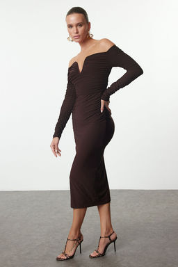 Kahverengi Vucuda Oturan Carmen Yaka Orme Elbise TPRAW25EL00073